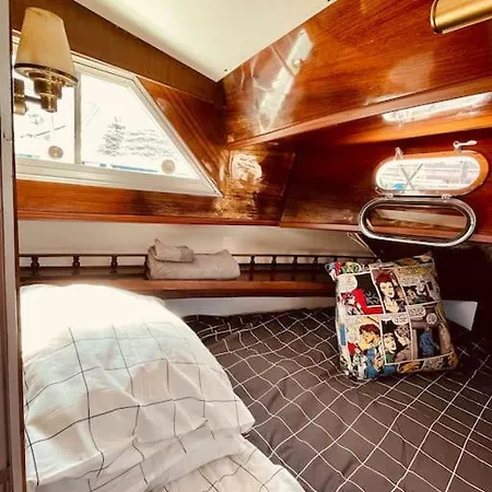 Vintage Classic 70s Boat! *