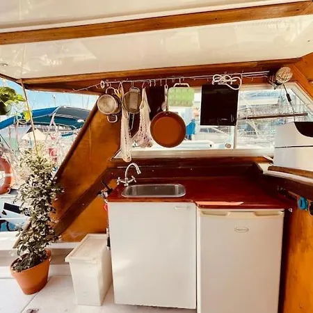 Vintage Classic 70s Boat! بوتيل *