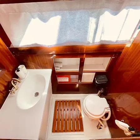 Vintage Classic 70s Boat!