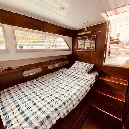 Vintage Classic 70s Boat! *