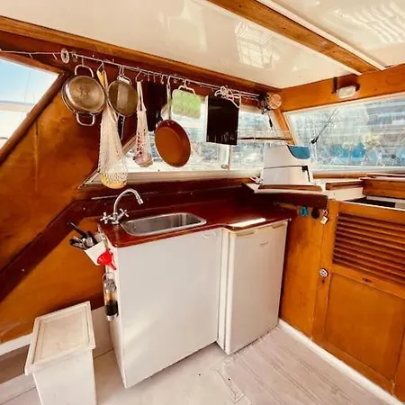 Vintage Classic 70s Boat!
